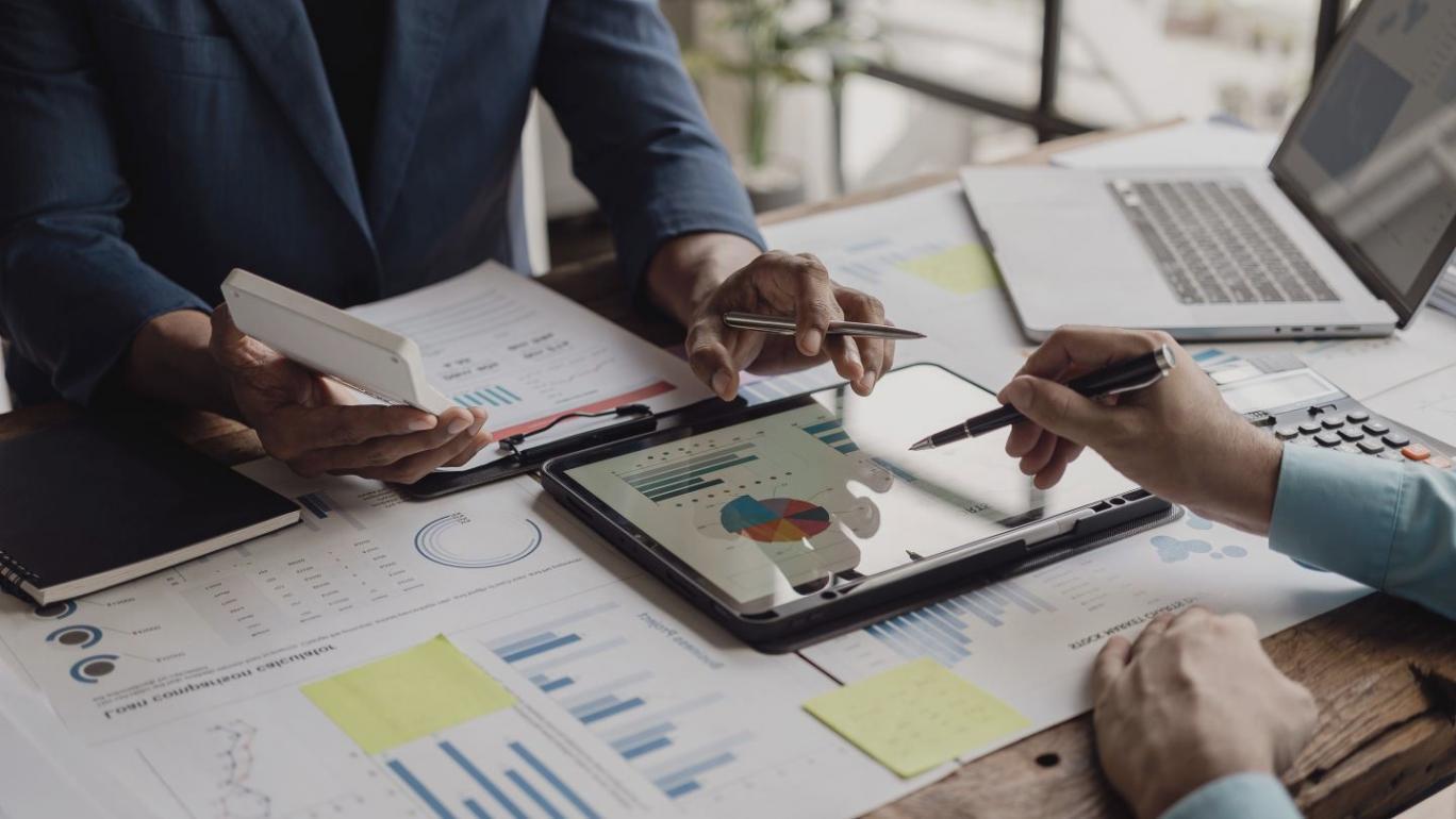 Session de formation en finance avec analyse de données réelles